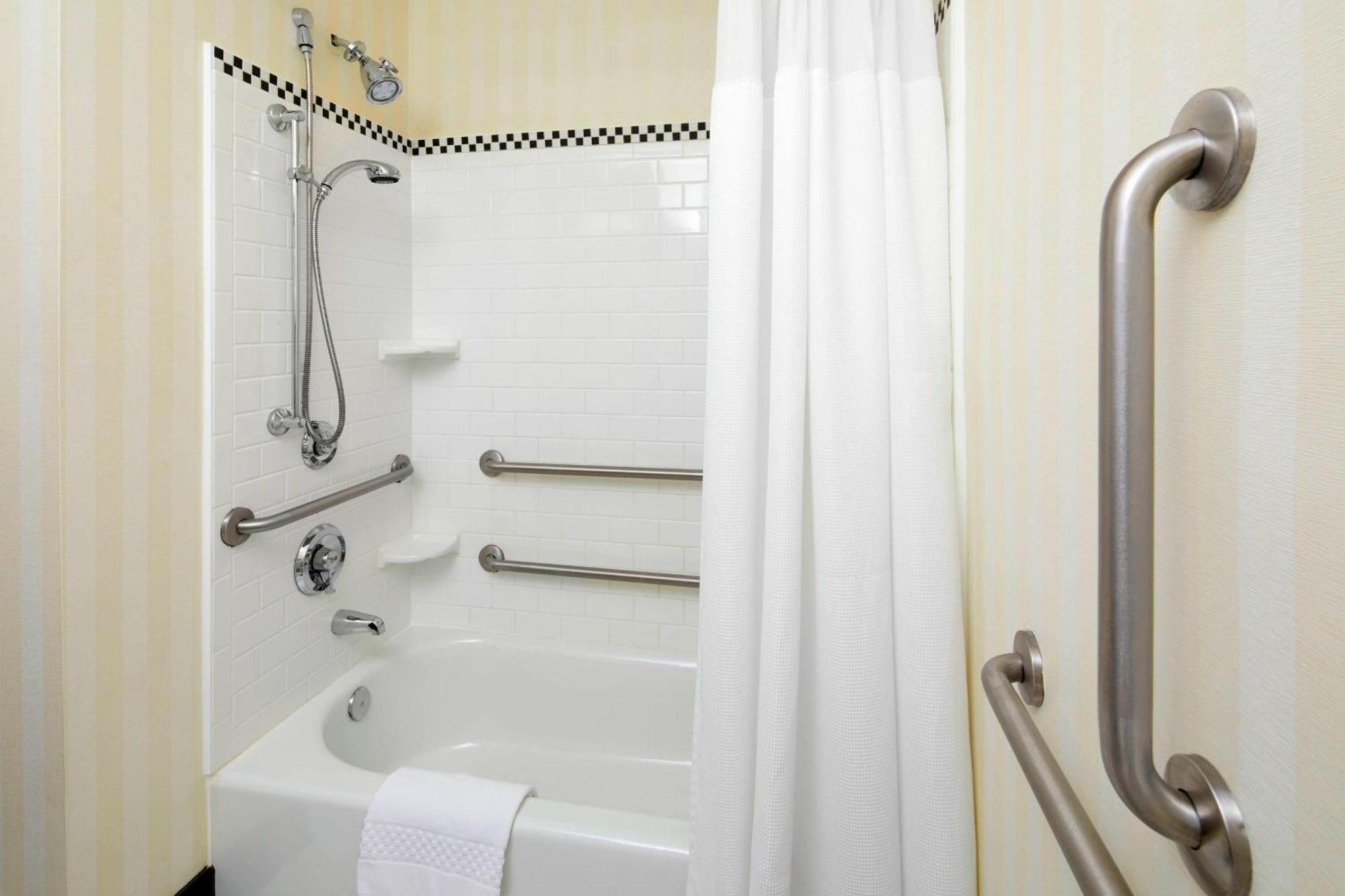 Fairfield Inn & Suites By Marriott Cumberland Extérieur photo